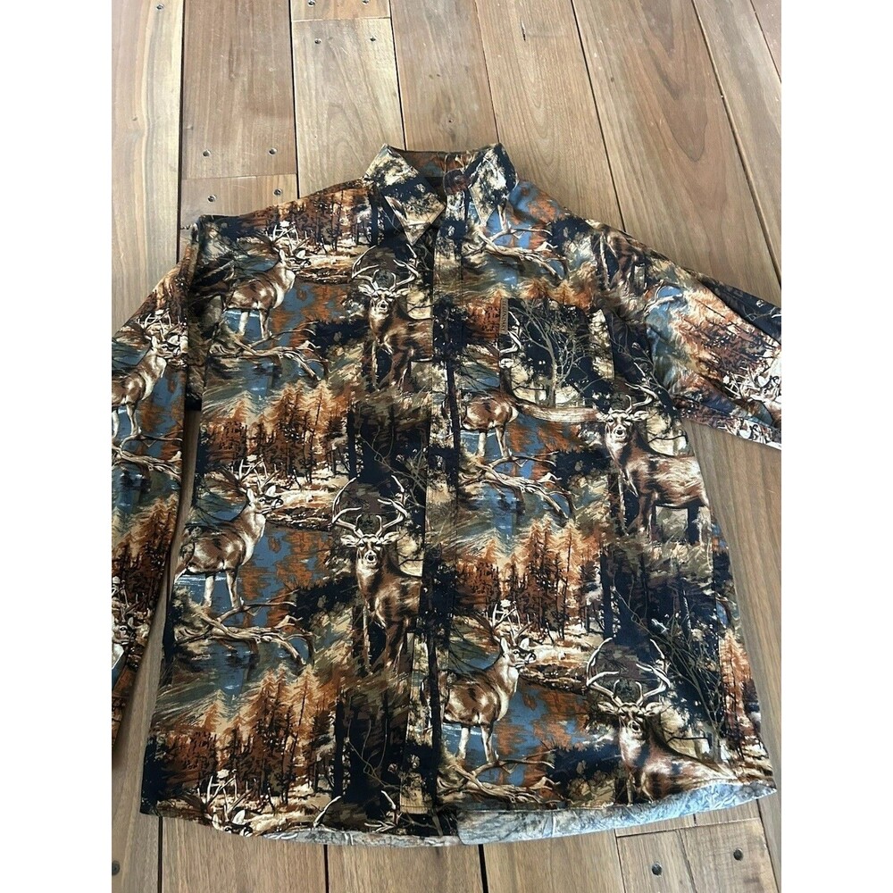 Legendary Whitetail Men’s Size M Woods And Deer button-down Long Sleeve